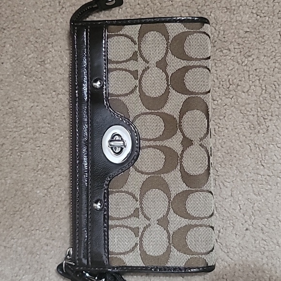 ❤️Coach Wristlet Signature Canvas Brown Tan🔥 - Picture 2 of 11